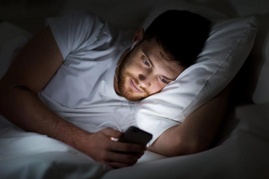How are Electronic Devices Affecting your Sleep?