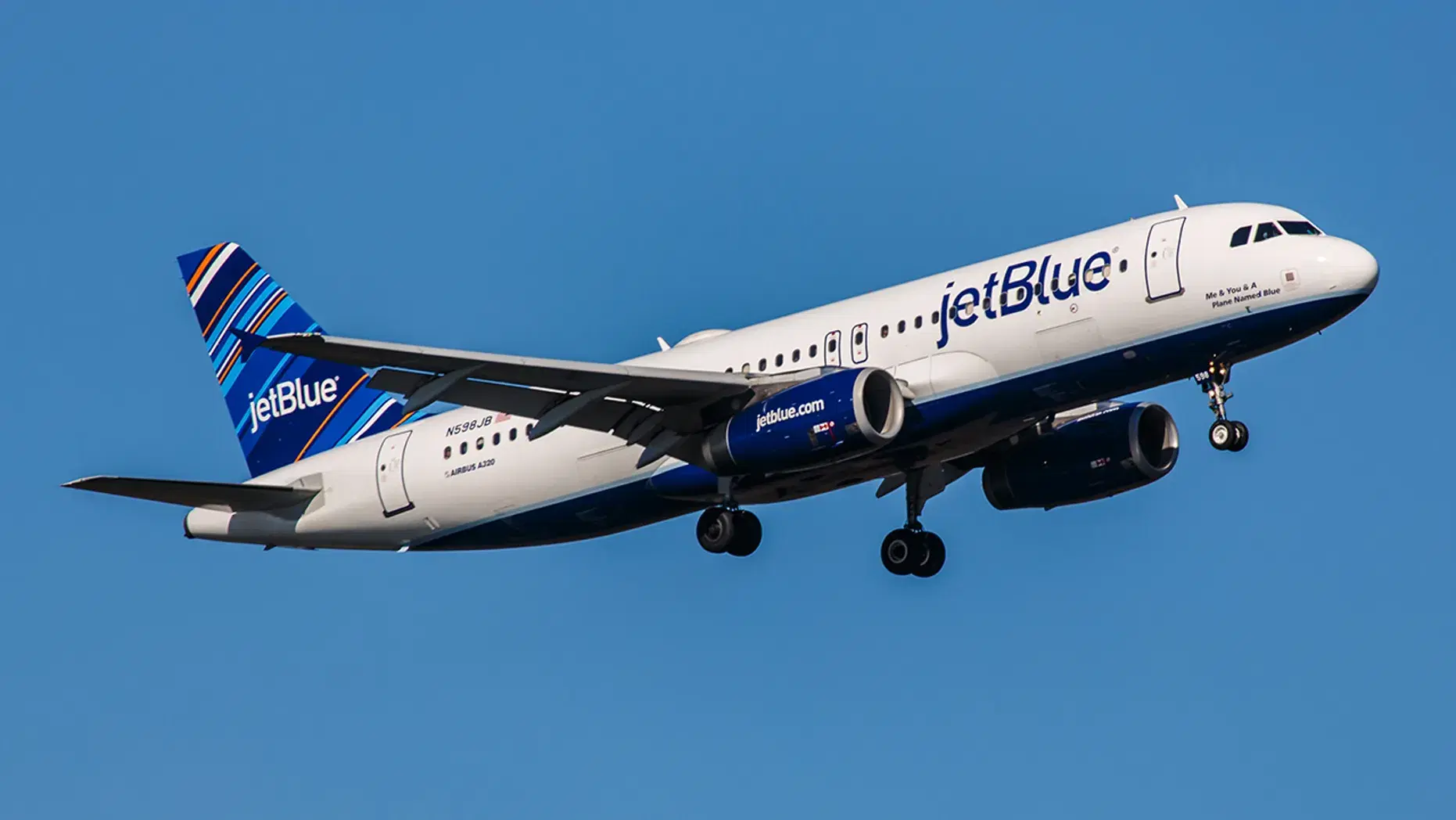 JetBlue Flight Makes Emergency Landing from 36000 Feet in Minutes