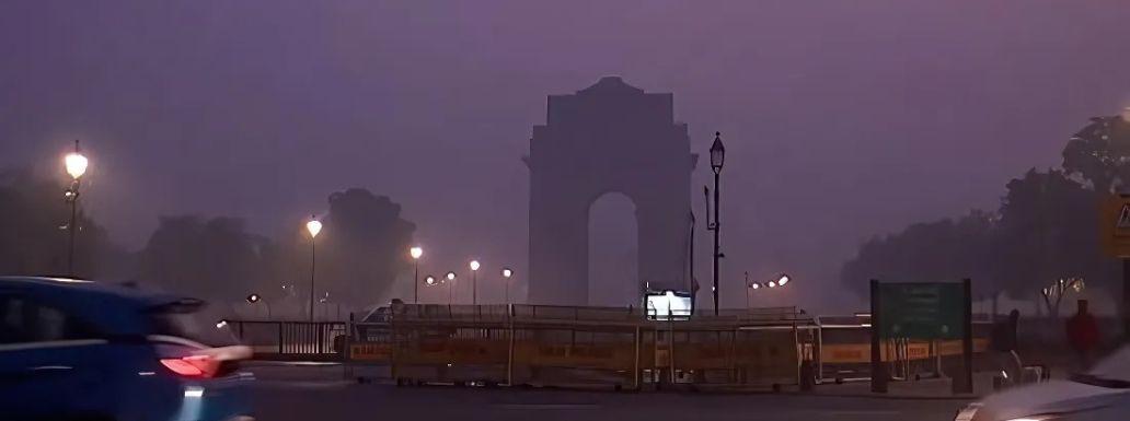 Dense Fog Envelope Covers Delhi: IMD Issues Yellow Alert, Flights Remain Unaffected