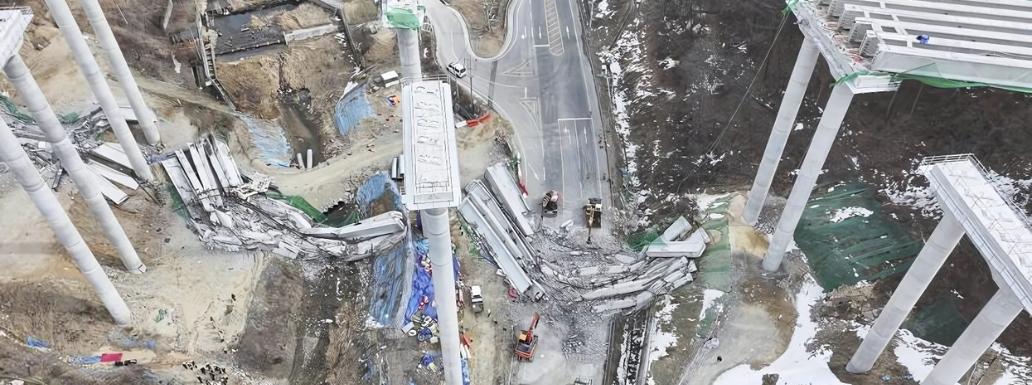 Under construction Bridge Collapses in South Korea, Kills 3