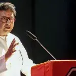 Raj Thackeray on Aurangzebs tomb